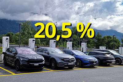 Elektroautos an einer öffentlichen Ladestation