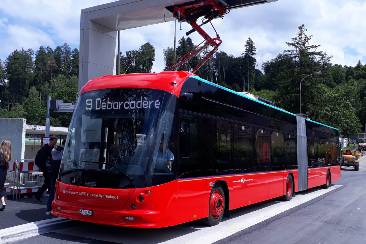 Bus an der Ladestation