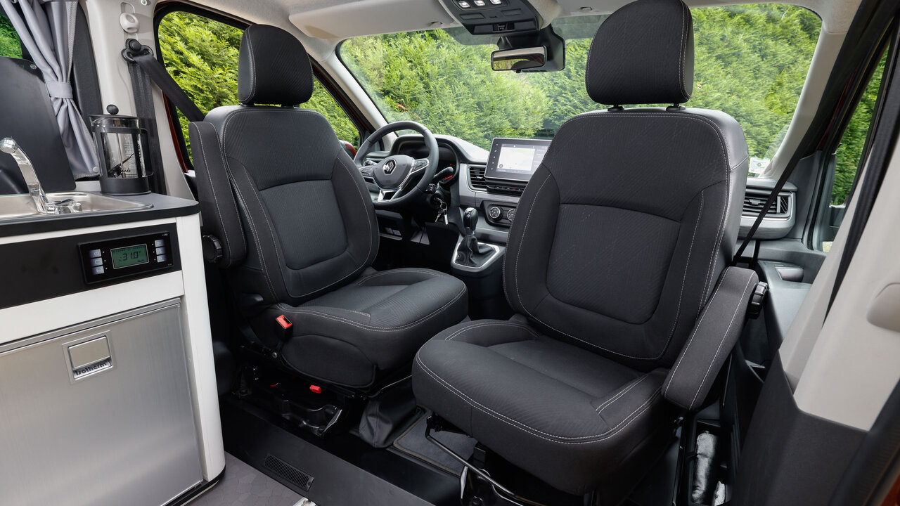 Die drehbaren Vordersitze des Renault Trafic Spacenomad.
