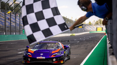Jack Aitken gewinnt für Emil Frey Racing das erste DTM-Rennen auf dem deutschen Lausitzring.