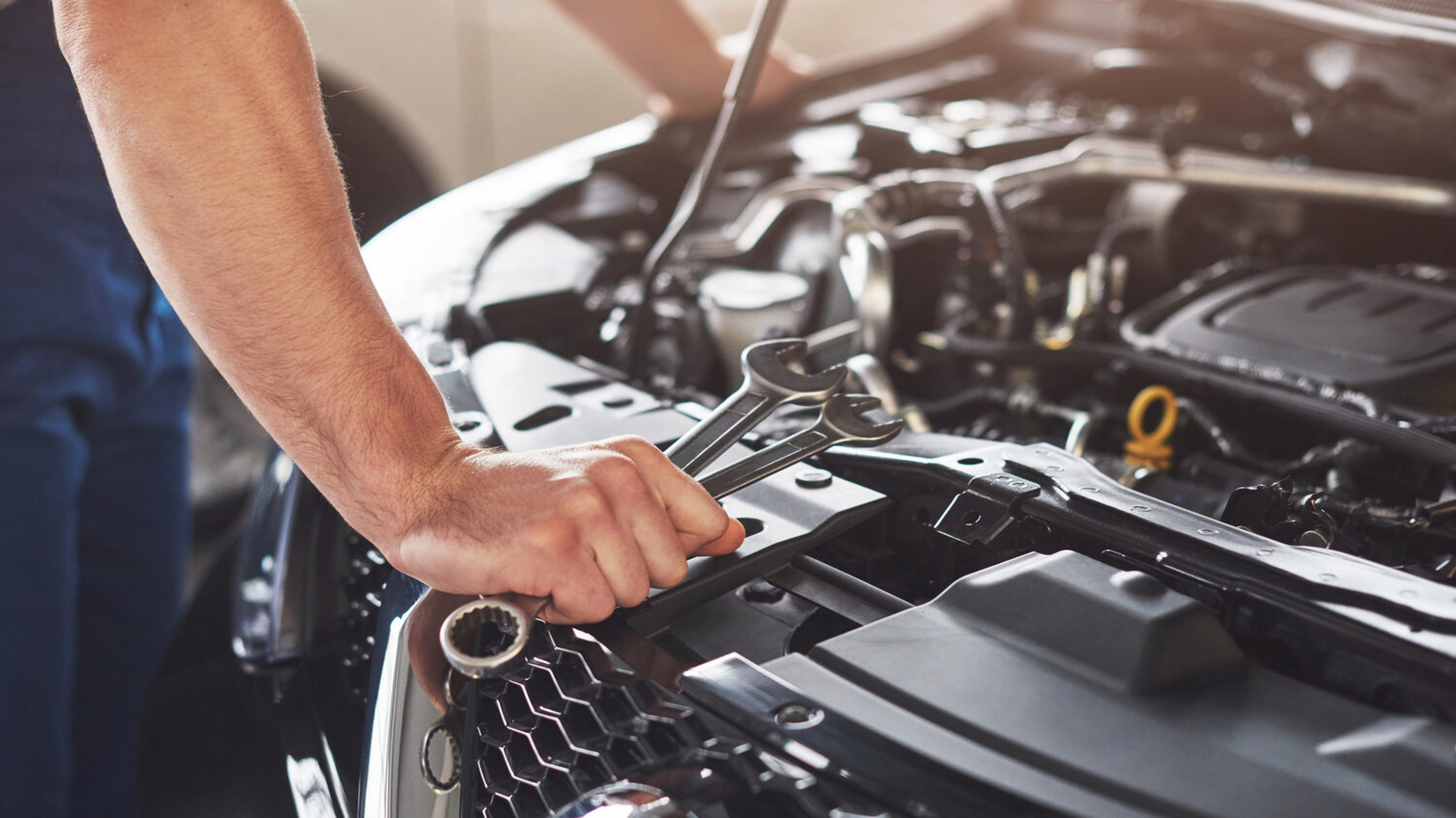 Autokäufer sind an der Fahrzeughistorie interessiert. Wurde der Service regelmässig gemacht? Ist das Auto unfallfrei? Ein GAR-Bericht ist hier allerdings völlig nutzlos. Die Aussteller haben keinen Zugriff auf die dafür notwendigen Daten. Bild: Freepik