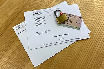 Führerausweis auf der Verfügung über den Entzug des Führausweises