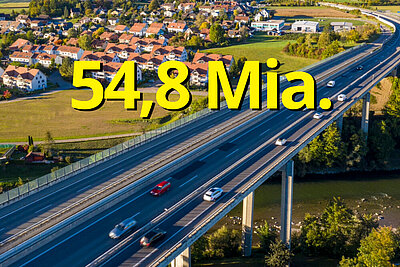 54.8 Milliarden Kilometer legten alle Autos auf Schweizer Strassen im Jahr 2022 zurück.