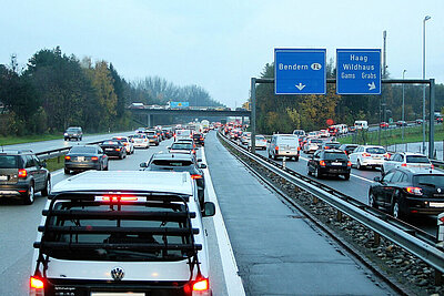 Stau aus dem Auto fotografiert