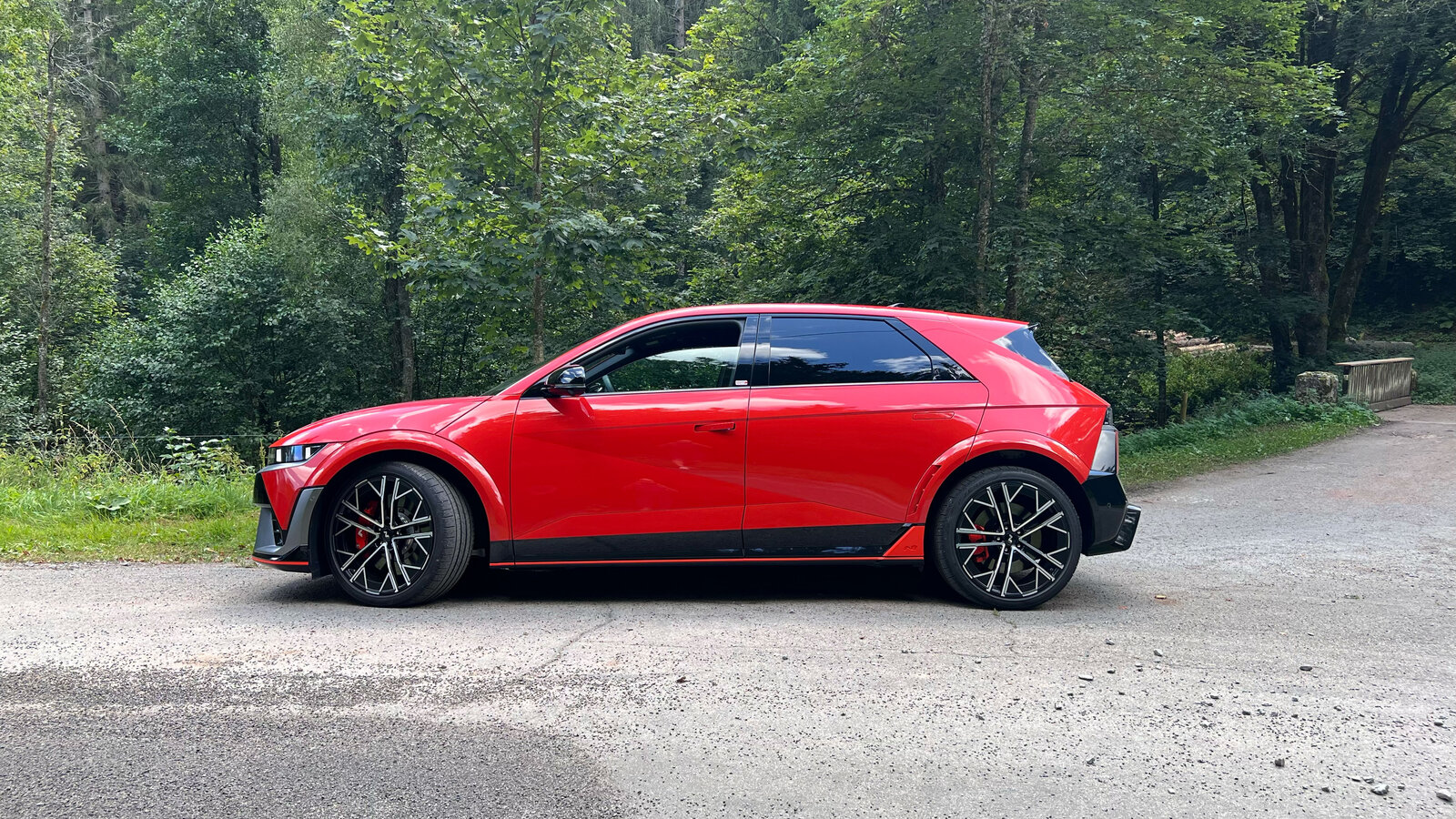 Hyundai Ioniq 5 N von der Seite