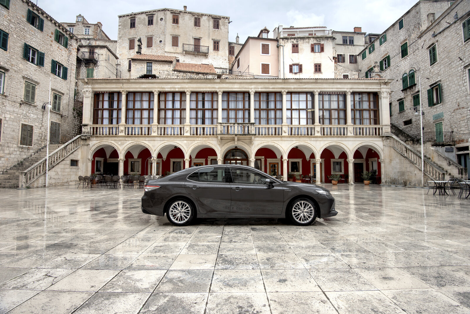 Toyota Camry von der Seite