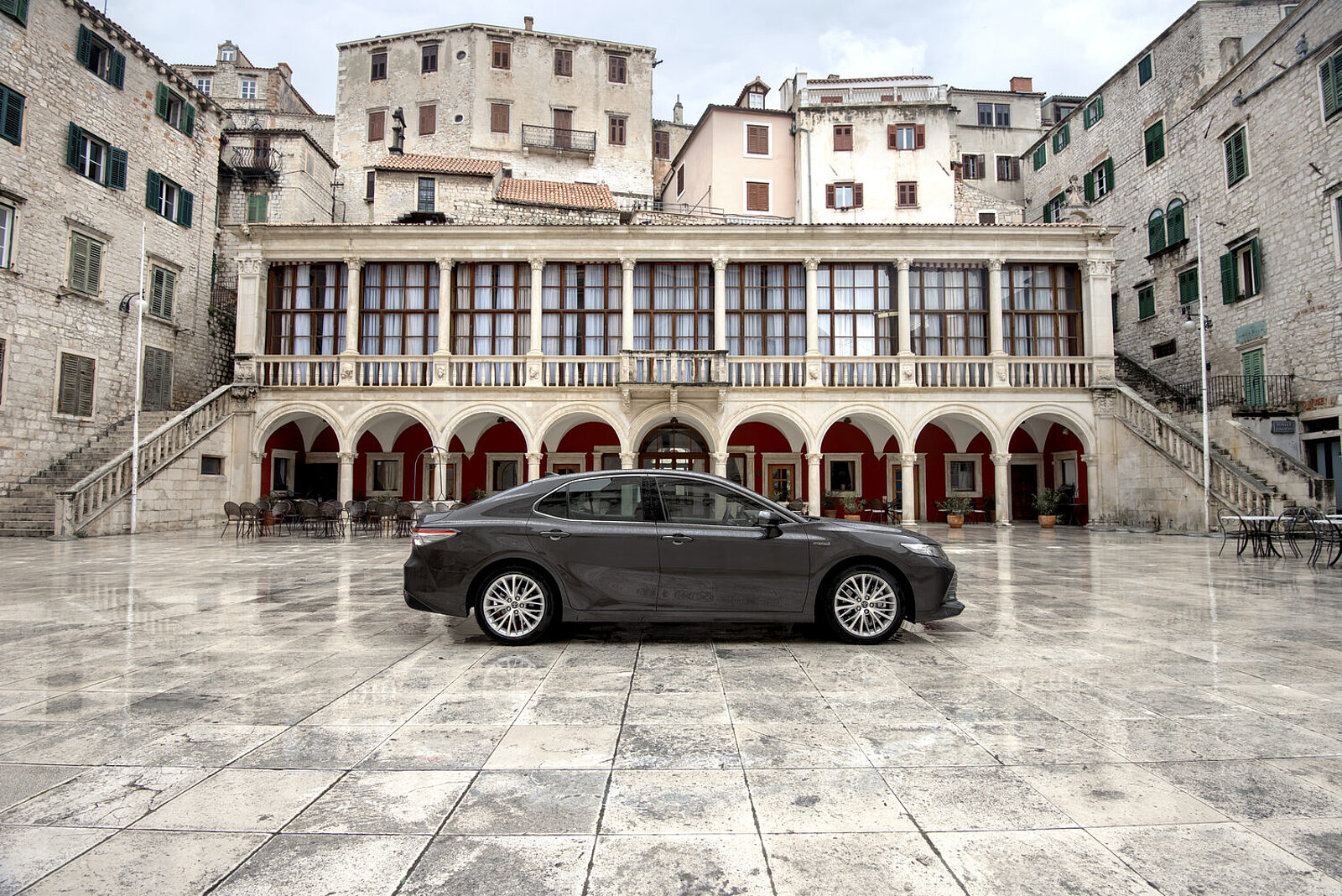 Toyota Camry von der Seite