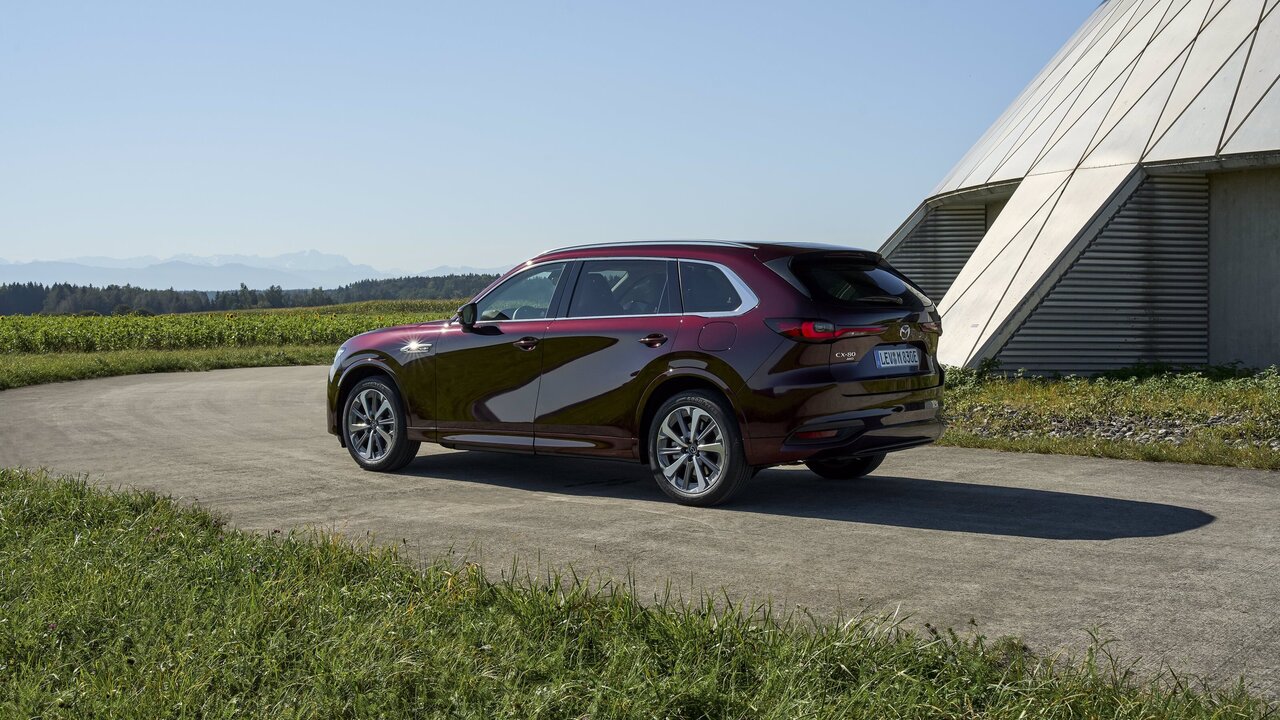 Mazda CX-80 von hinten