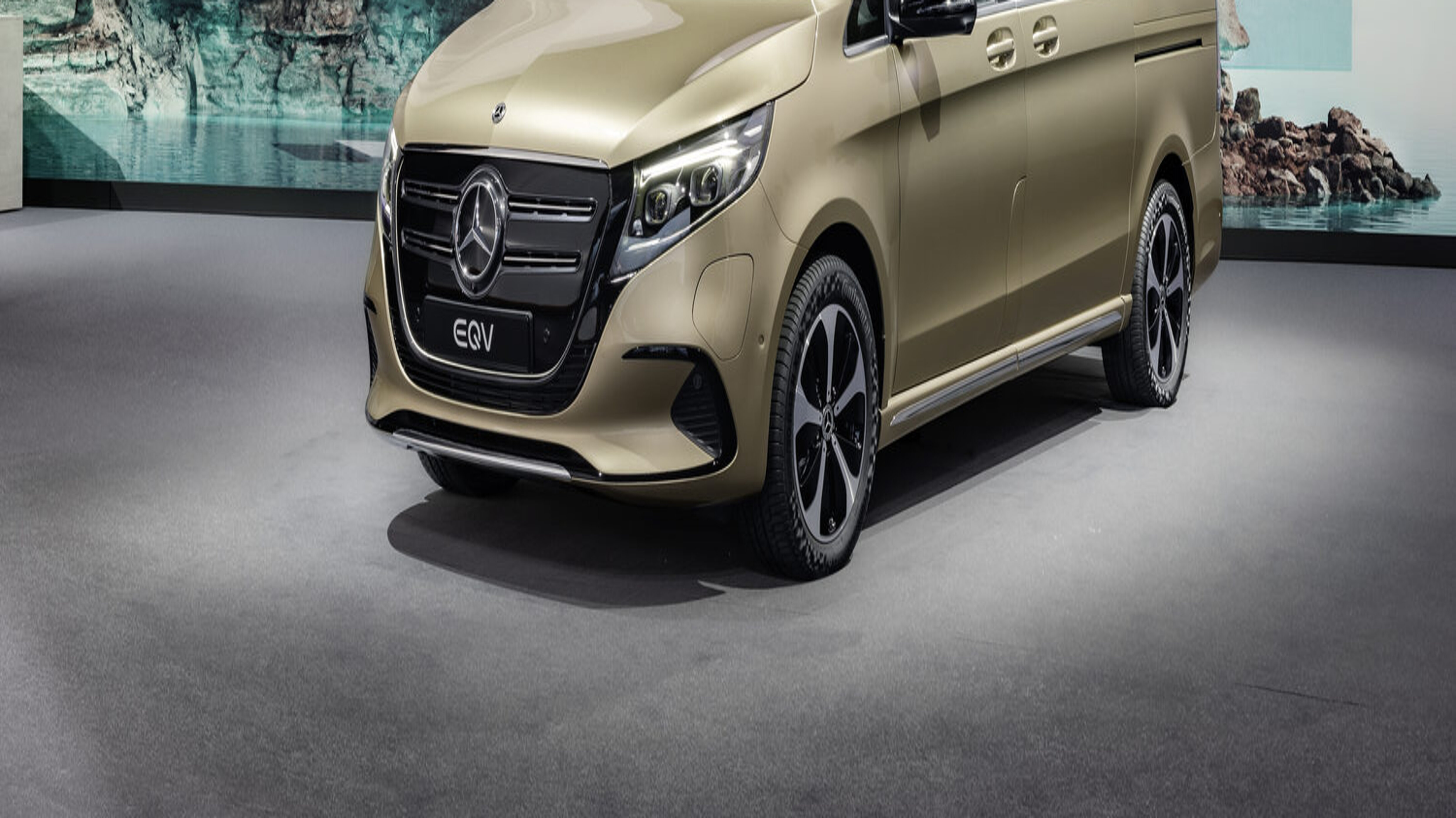 Der Mercedes EQV von vorne