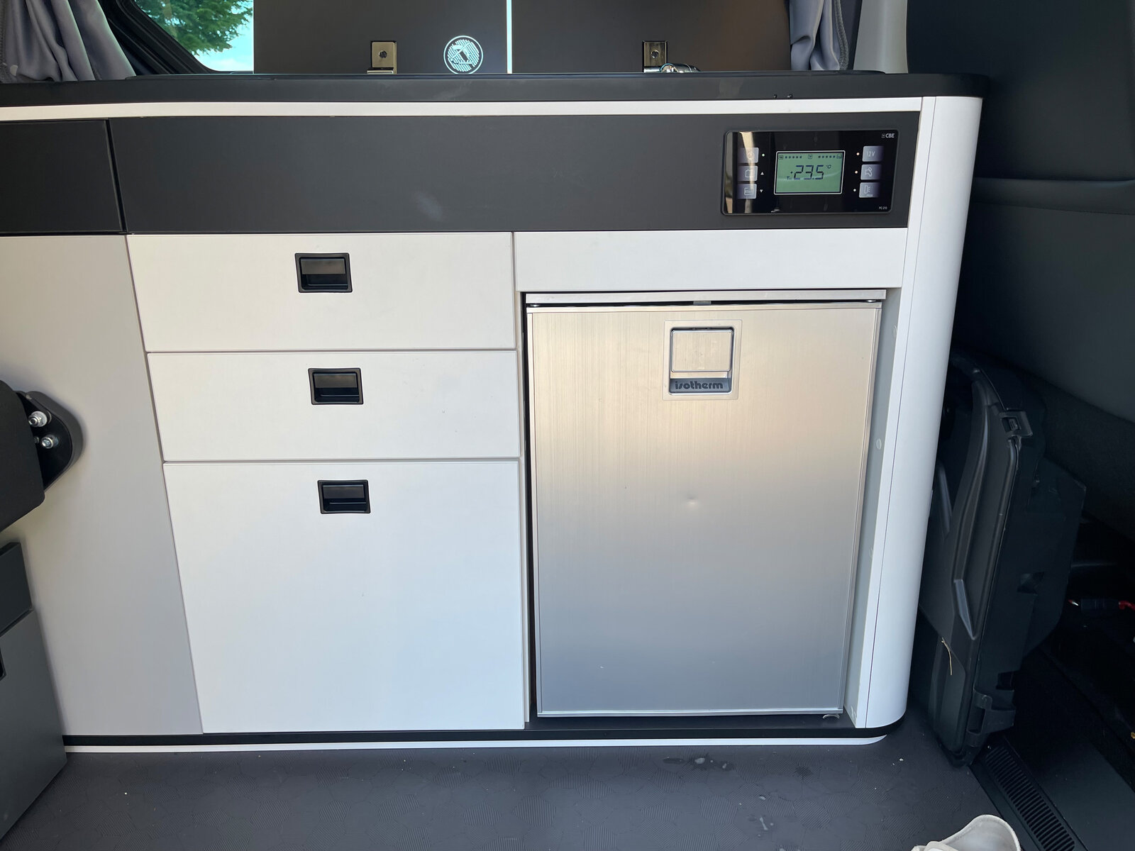 Die Küche des Campers Renault Trafic Spacenomad