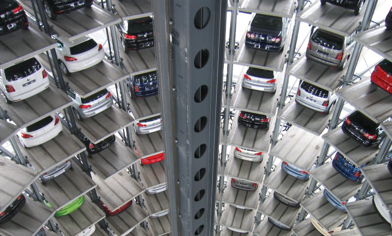 Die Entwicklung auf dem Auto-Absatzmarkt lässt die Schweizer Autobranche aufatmen. Der Ausblick lasse aber nicht nur Gutes vermuten, sagt Auto-Schweiz. Bild: Pixabay