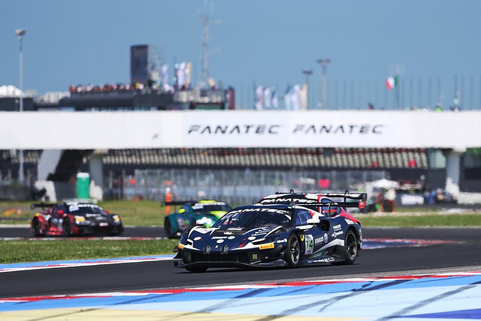 Der Ferrari mit Startnummer 14 von Emil Frey Racing beim GTWC-Sprintrennen in Misano