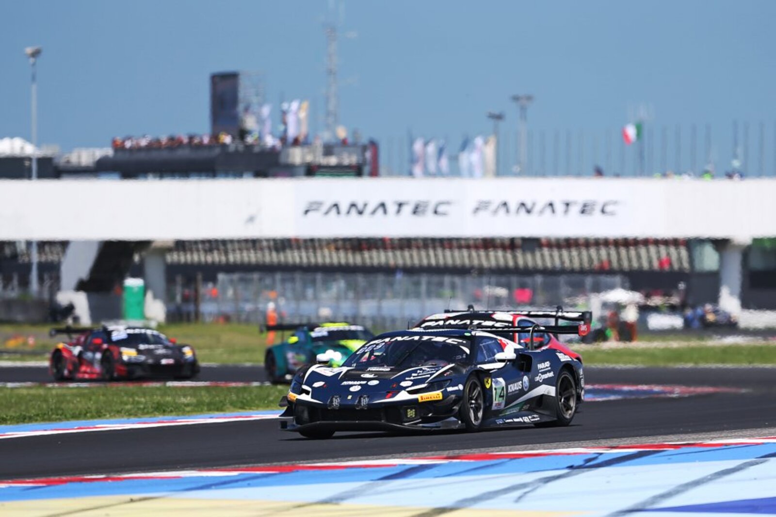 Der Ferrari mit Startnummer 14 von Emil Frey Racing beim GTWC-Sprintrennen in Misano