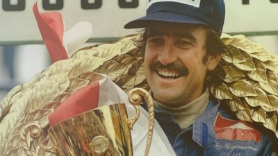 Clay Regazzoni nach dem Sieg eines Formel-1-Rennens