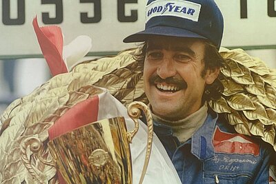 Clay Regazzoni nach dem Sieg eines Formel-1-Rennens