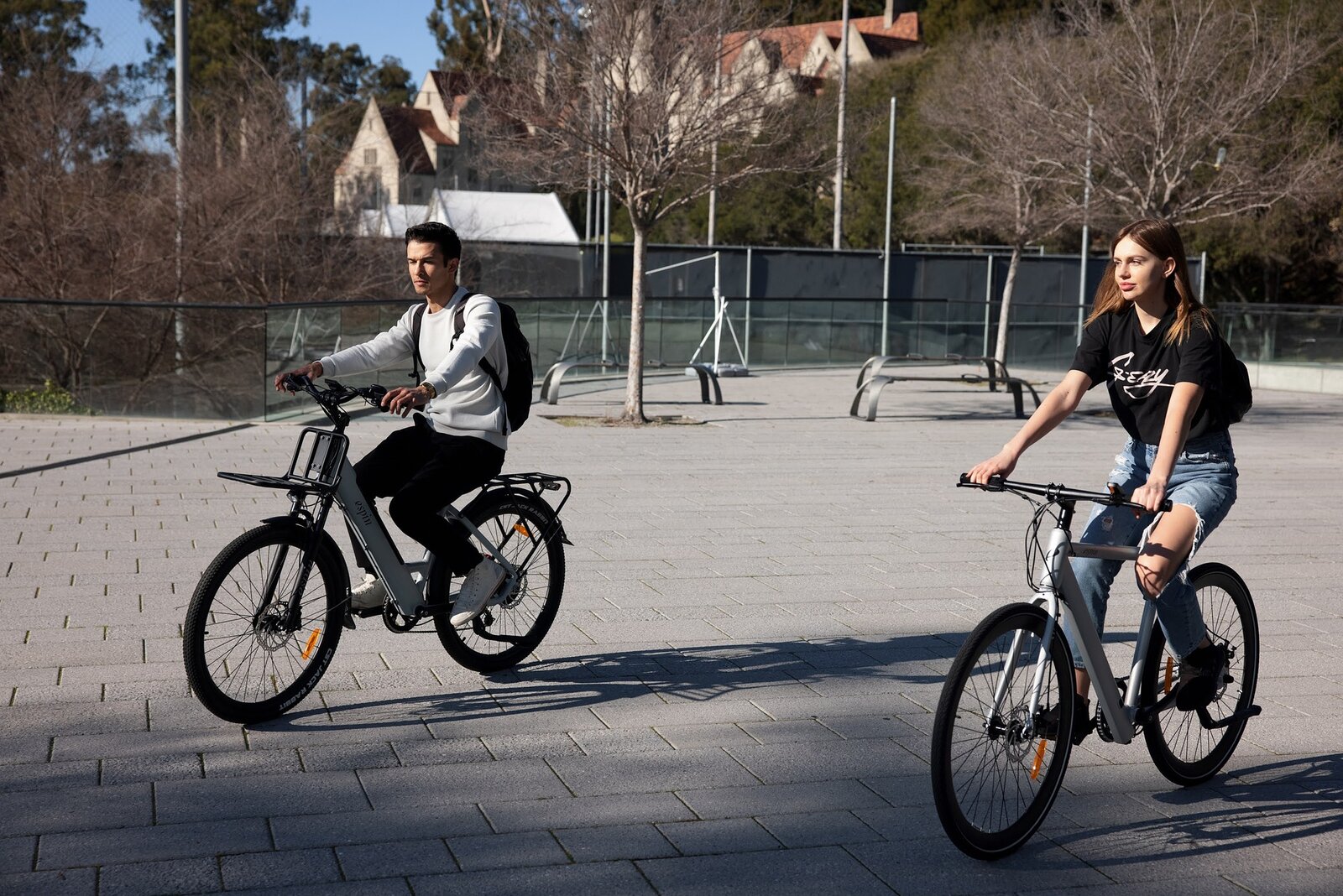 Bis jetzt werden zu schnelle E-Bike-Fahrende aber kaum von der Polizei gebüsst. Bild: freepik