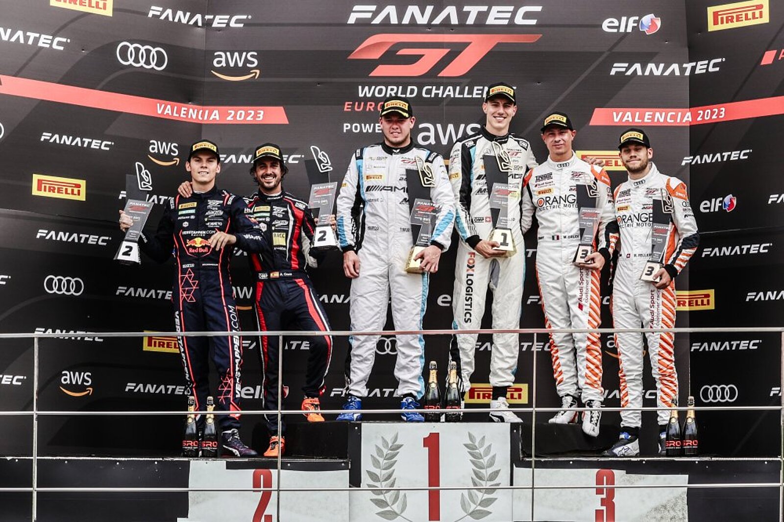 Siegerpodium des erstens Rennen des GT World Challenge Europe Sprint Cup in Valencia