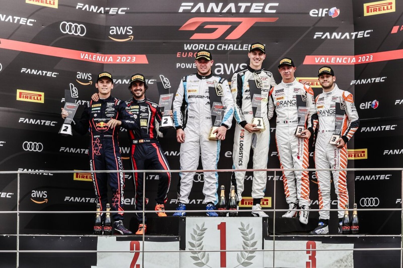 Siegerpodium des erstens Rennen des GT World Challenge Europe Sprint Cup in Valencia