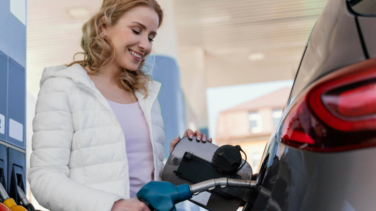 Gute Laune an der Zapfsäule: Diesel ist in Deutschland und Österreich günstig wie lange nicht mehr. Bild: Freepik