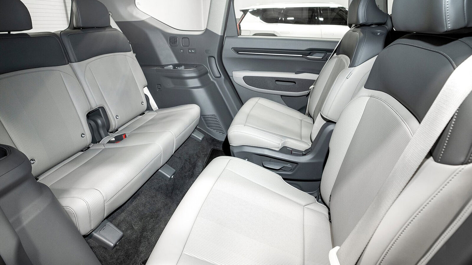 Drehbare Einzelsitze in der zweiten Sitzreihe des Kia EV9