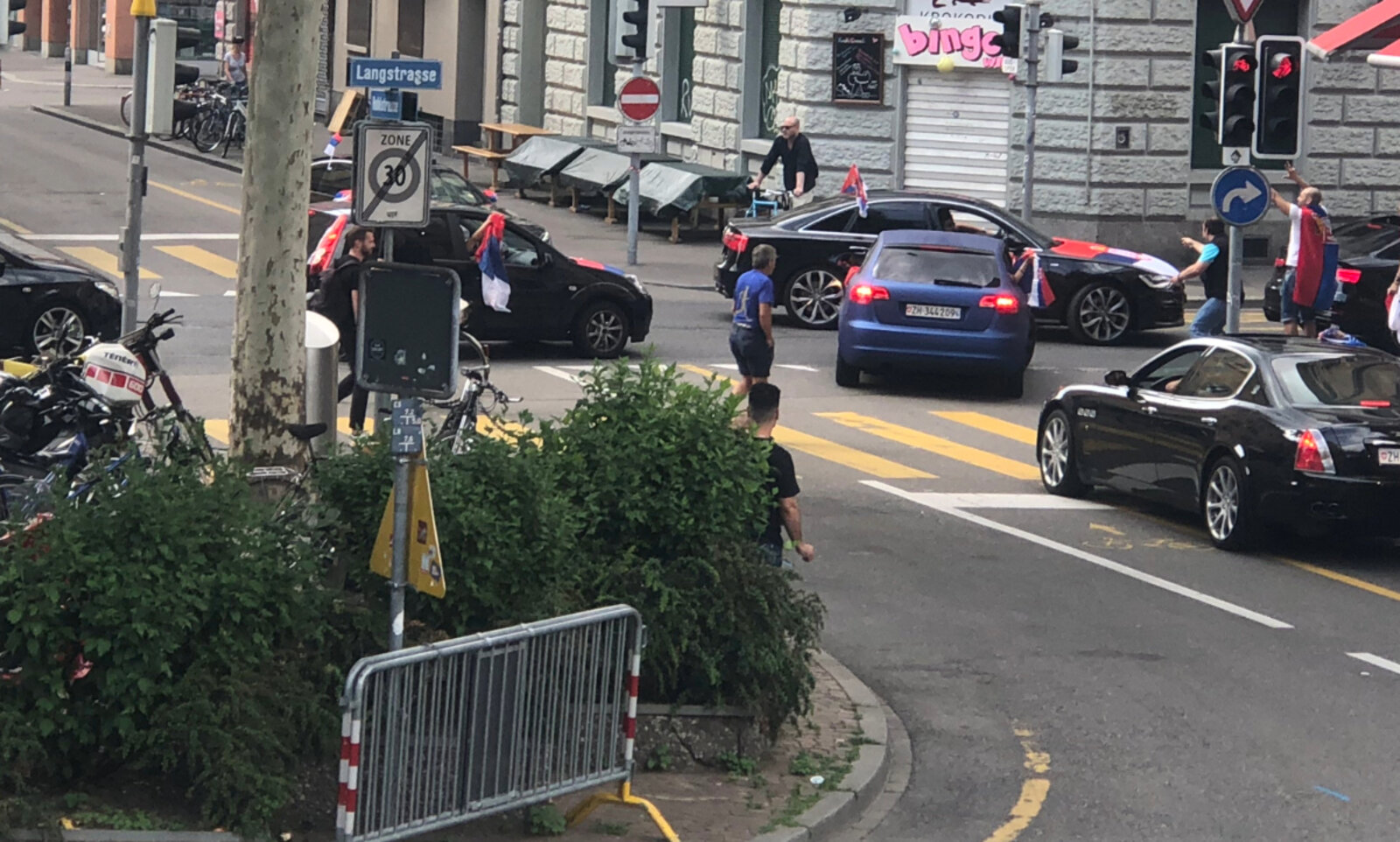 Rund um die Fussball-EM dürften in Schweizer Städten wieder Autokorsos unterwegs sein. Bild: Youtube