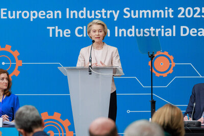 EU-Kommissionspräsidentin Ursula von der Leyen bei ihrer Rede am Europäischen Industriegipfel in Antwerpen. Bild: EU-Kommission