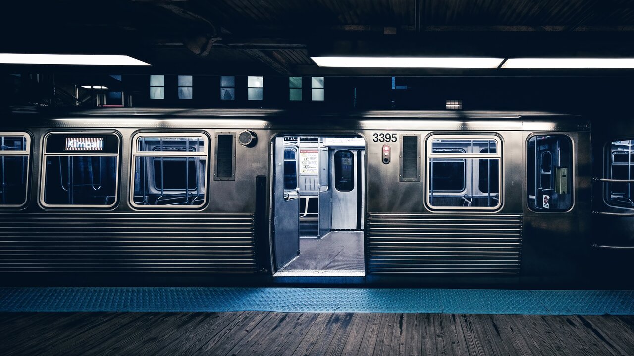 New York Subway: Der Big Apple ist Harris-Land. Die City Subway verbindet Harris-Wählende. Bild von vwalakte auf Freepik
