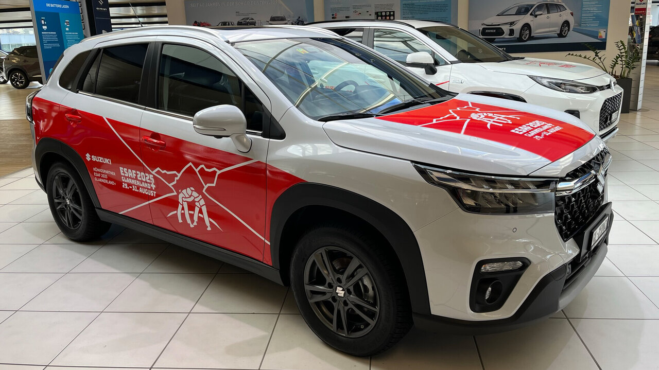 Suzuki S-Cross als Werbeträger für das eidgenössische Schwingfest 2024