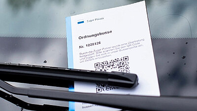 40, 60, 80 oder sogar 120 Franken? Wie hoch ist die teuerste Busse für Falschparkieren in der Ordnungsbussenverordnung? Bild: Zuger Polizei