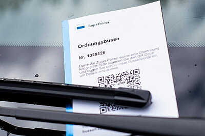 40, 60, 80 oder sogar 120 Franken? Wie hoch ist die teuerste Busse für Falschparkieren in der Ordnungsbussenverordnung? Bild: Zuger Polizei