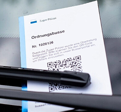 40, 60, 80 oder sogar 120 Franken? Wie hoch ist die teuerste Busse für Falschparkieren in der Ordnungsbussenverordnung? Bild: Zuger Polizei