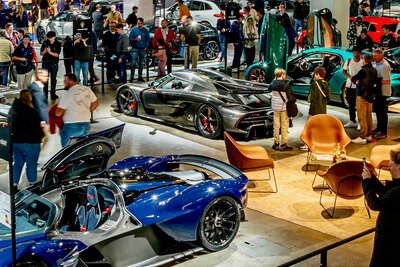 Besucher an der Auto Zürich