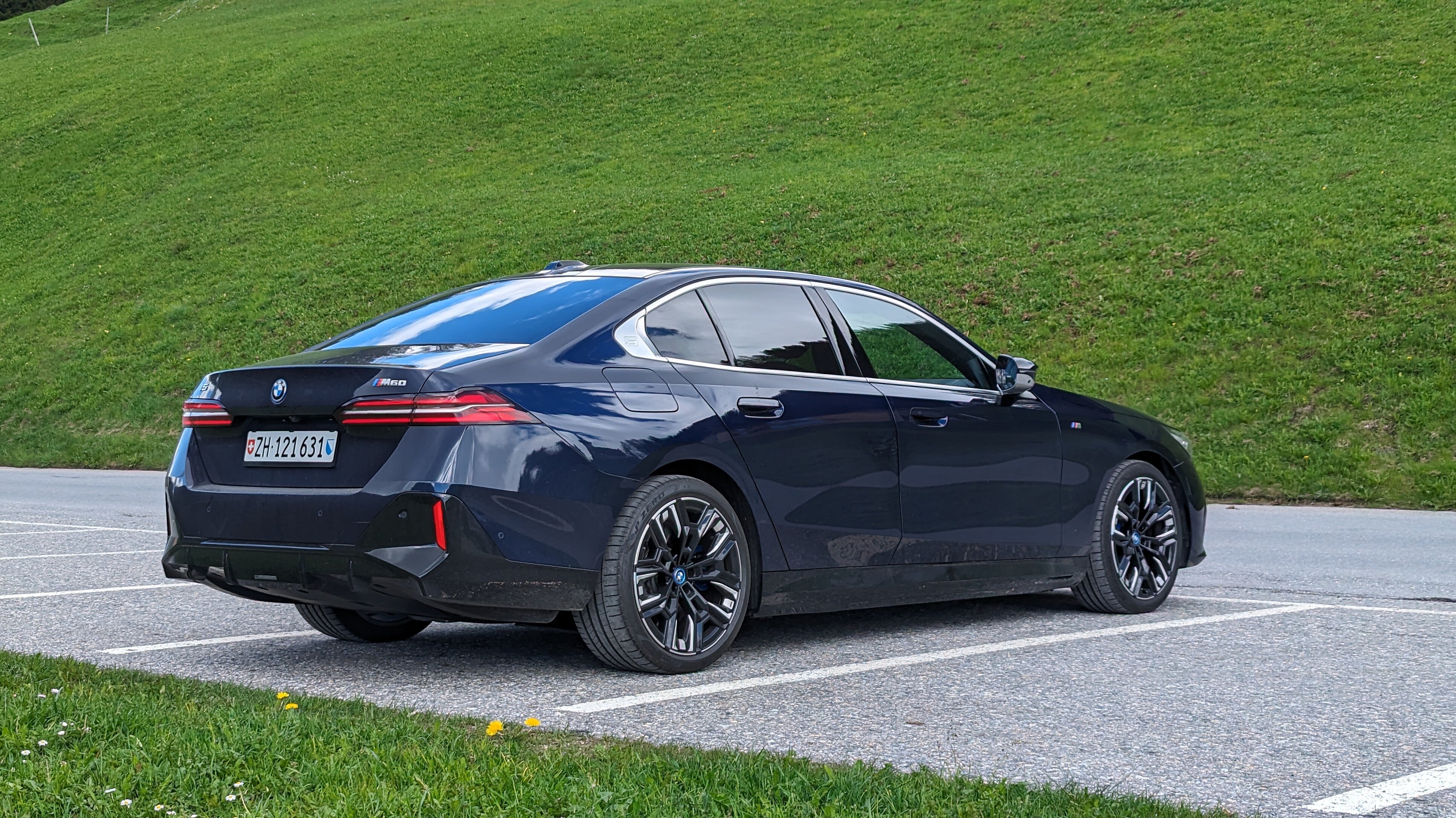 BMW i5 von hinten