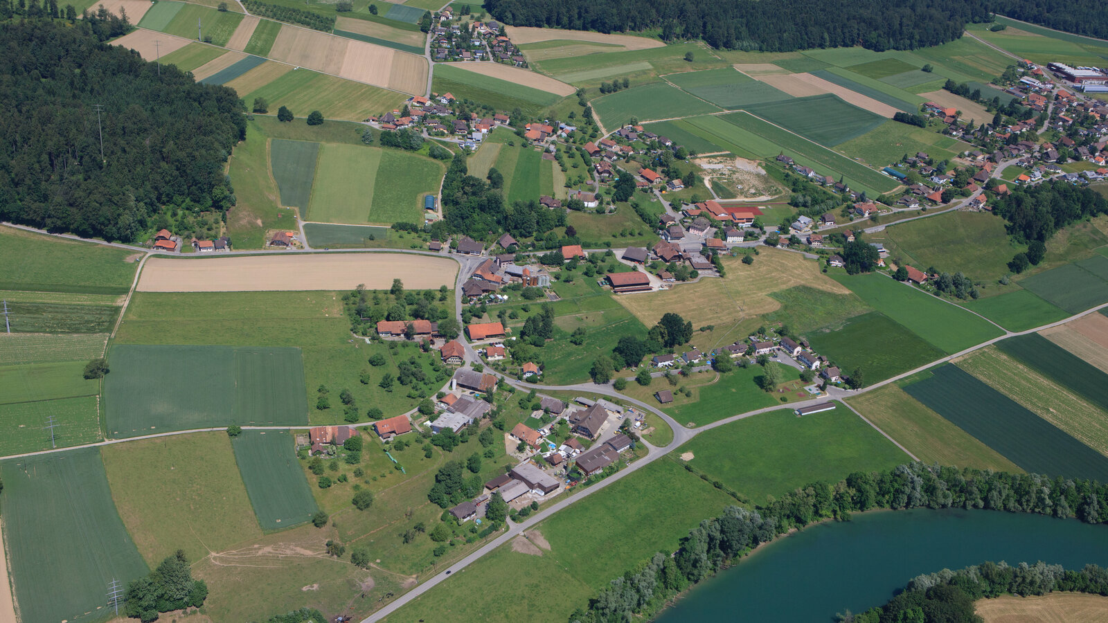 Luftbild der Gemeinde Bannwil BE