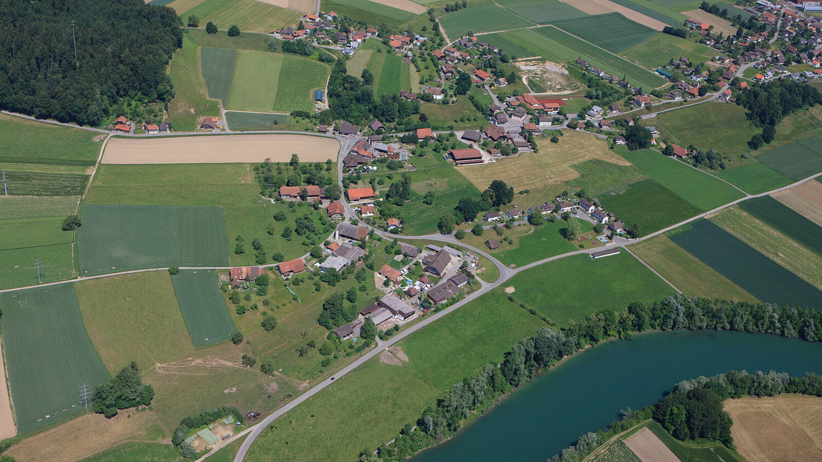 Luftbild der Gemeinde Bannwil BE