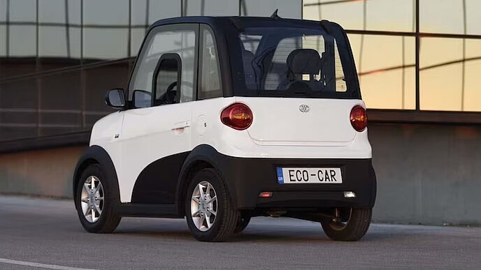 Das Galaxus-Auto Hitec Eco Car von hinten