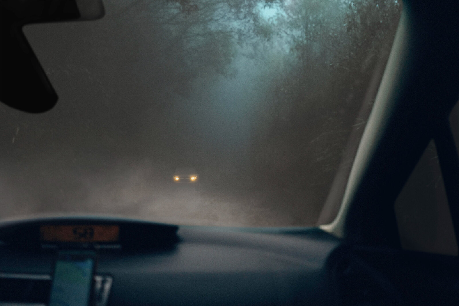 Fahrzeuge im Nebel