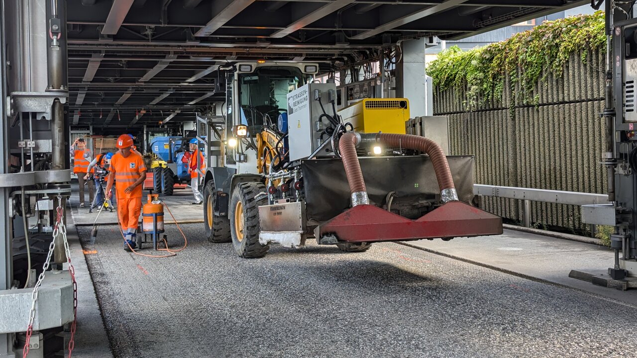 Bauarbeiten unter der ASTRA Bridge