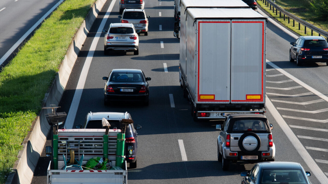 Das Bundesamt für Strassen ASTRA empfiehlt die Ausweichroute über den San Bernardino. Bild: TCS