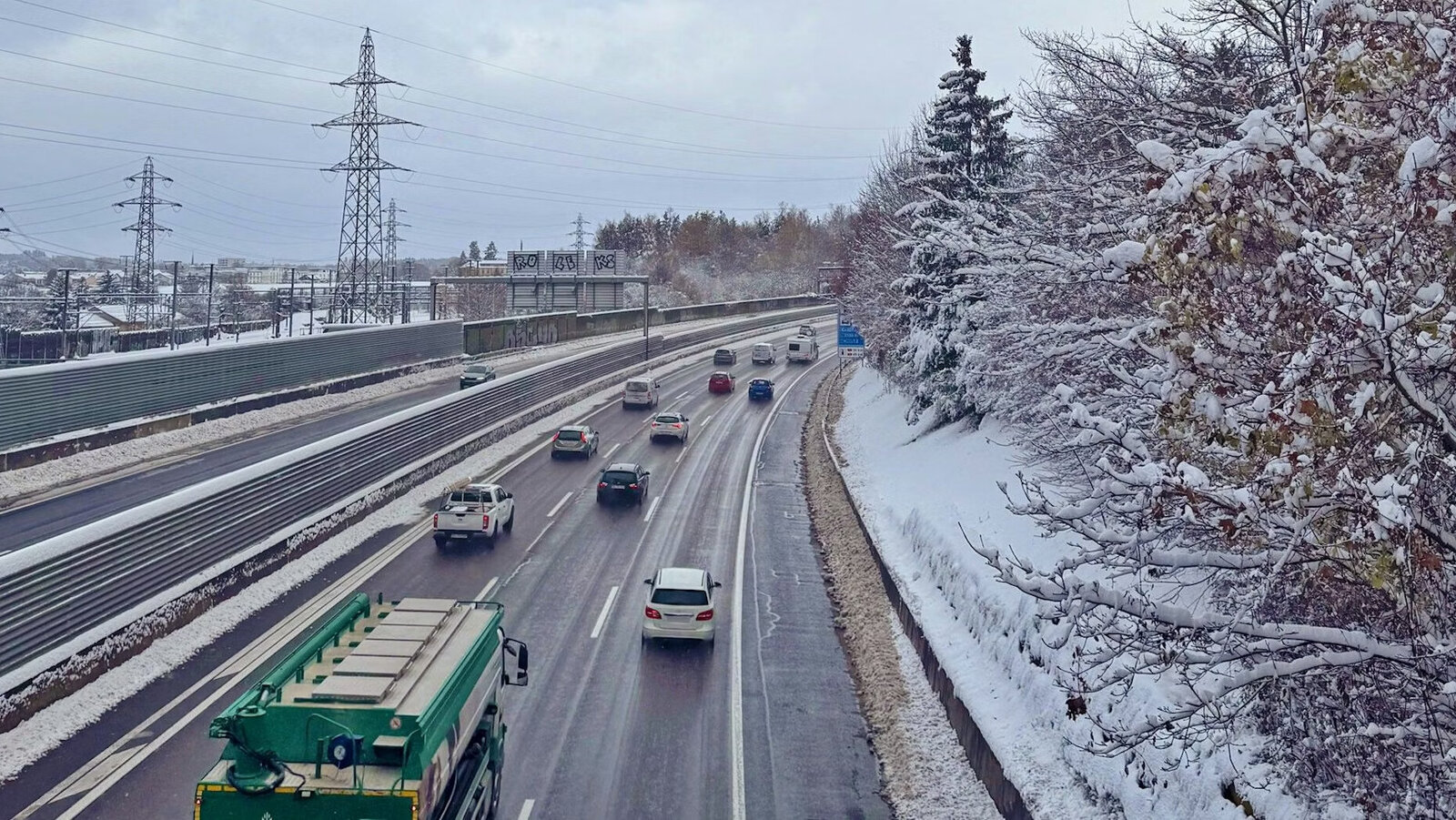 winterliche Autobahn