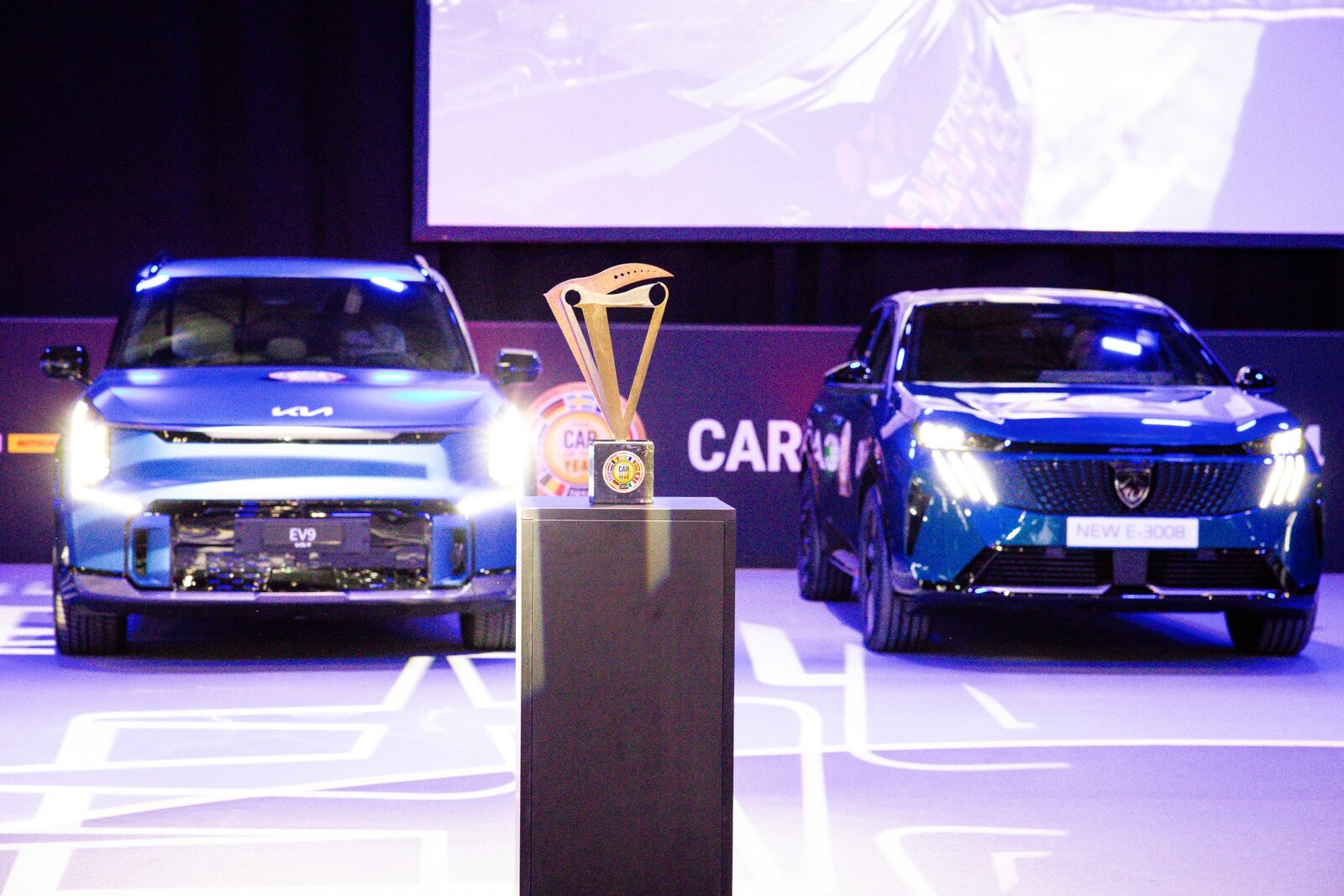 Trophäe zu «Car of the Year»