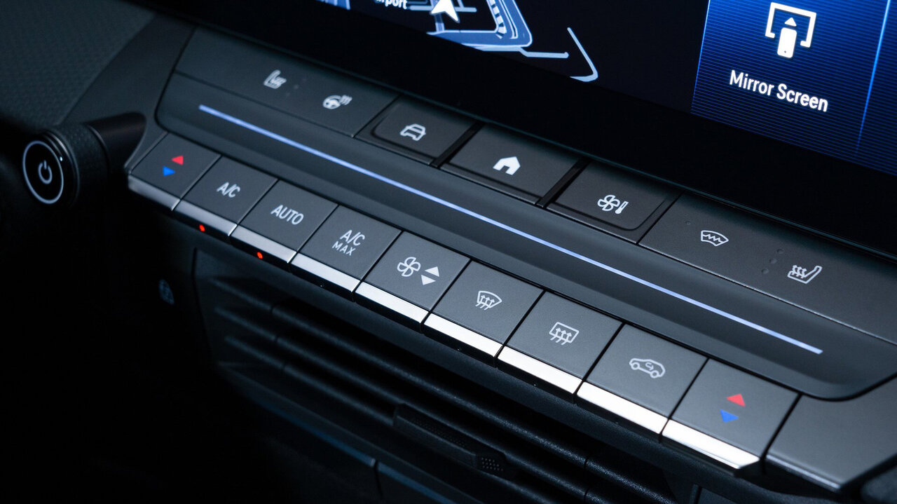 Schalter im Opel Astra Electric