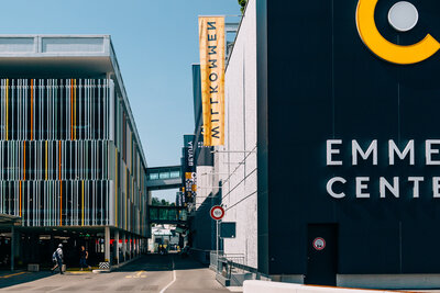 Einfahrt zum Parkhaus des Emmen Center