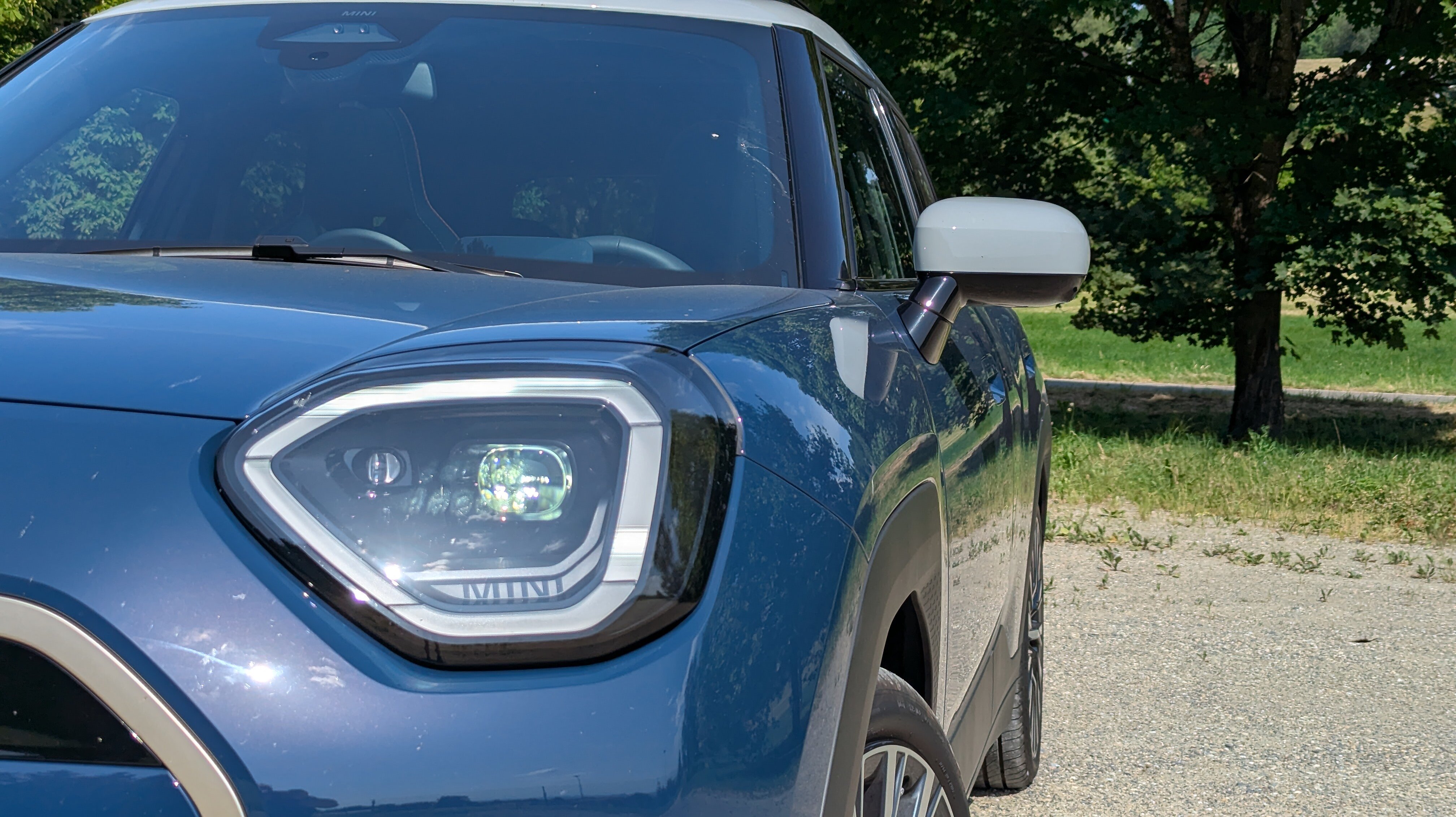 Frontscheinwerfer am Mini Aceman