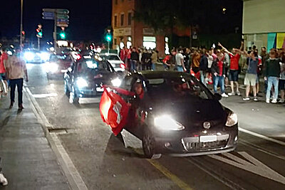 Rund um die Fussball-EM dürfte es in Schweizer Städten wieder zu Autokorsos kommen. Bild: Youtube