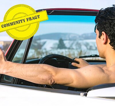 Sommerhitze im Auto: Darf man auch ganz ohne Kleidung am Steuer sitzen? Bild: Adobe Stocks