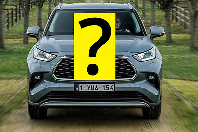 Ein SUV von vorne, teilweise durch ein Fragezeichen verdeckt.