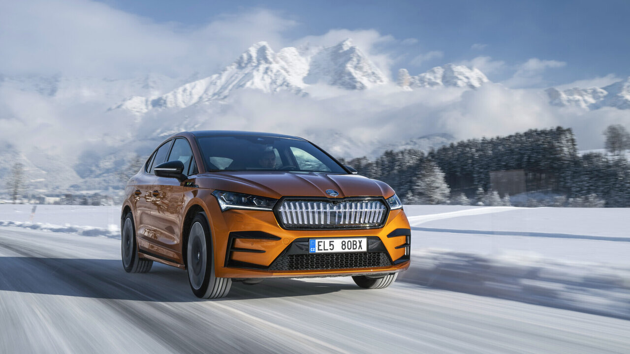 Skoda Enyaq im Schnee