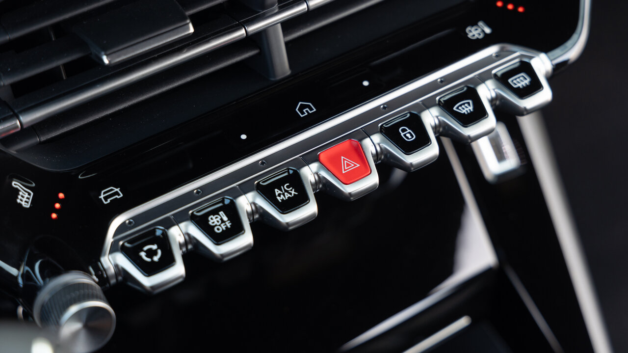 Knöpfe im Peugeot 208