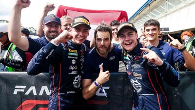 Emil Frey Racing feiert den Sieg
